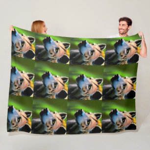 Gepunktete Stalking Hyena, die seine Beute beobach Fleecedecke