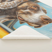 Gepunkteter Hund auf einem Auto Abenteuer Kunst Sherpadecke (3/4)