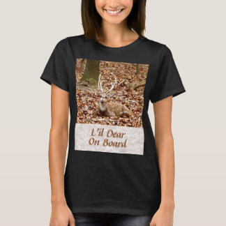Gepunkteter männlicher Buchhirsch mit Antlern im H T-Shirt