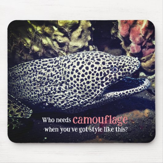 Gepunkteter Seeaal unter Wasser Mousepad (Vorne)