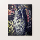 Gepunkteter Seeaal unter Wasser Puzzle (Vertikal)