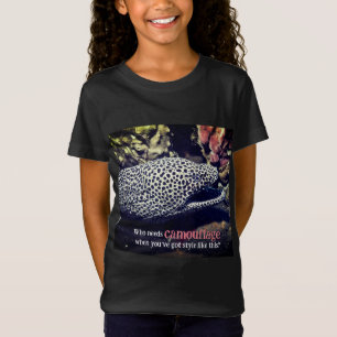 Gepunkteter Seeaal unter Wasser T-Shirt