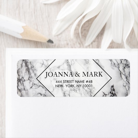 Gepunkteter weißer und schwarzer Marmorstein (Insitu)