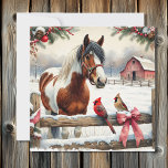 Gepunktetes Pinto Pferd und Kardinal Personalisier<br><div class="desc">Personalisierte,  bäuerliche Weihnachtskarte mit einem hübschen braunen und weißen gepunkteten Pferd mit einem männlichen und weiblichen Kardinall auf dem Zaun mit einer rustikalen Scheune im Hintergrund eines schneebedeckten Wintertages Aquarellkunst.</div>