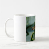 Gepunktetes Rotes und Schwarzes Dragonfly Kaffeetasse (Links)