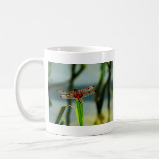 Gepunktetes Rotes und Schwarzes Dragonfly Kaffeetasse (Links)