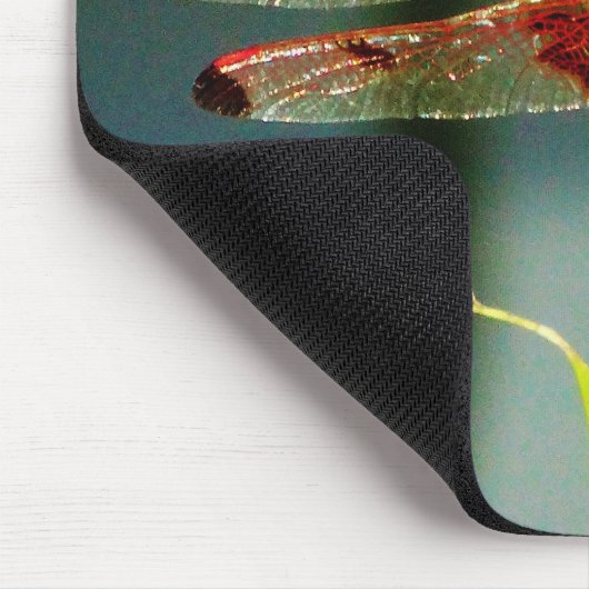 Gepunktetes Rotes und Schwarzes Dragonfly Mousepad (Ecke)