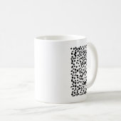 Gepunktetes Weiß mit schwarzen Polka Dots Dalmatin Kaffeetasse (VorderseiteRechts)