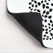 Gepunktetes Weiß mit schwarzen Polka Dots Dalmatin Mousepad (Ecke)