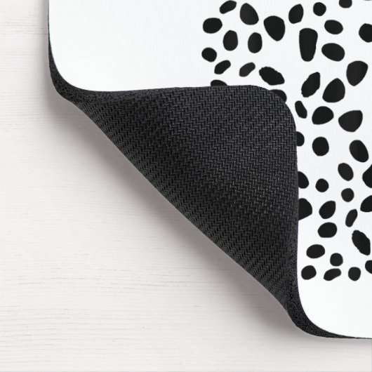 Gepunktetes Weiß mit schwarzen Polka Dots Dalmatin Mousepad (Ecke)