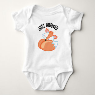 Gerade angekommener Schlafenbabyfox-Säuglings-T - Baby Strampler