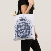 Gerade ein anderer Tag im Paradies Tasche (Von Nahem)