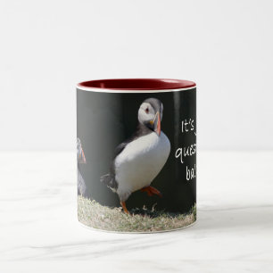 Gerade eine Frage der Balance Puffin-Tasse Zweifarbige Tasse
