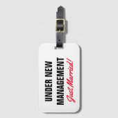 Gerade etikettiert verheiratetes Gepäck | unter Gepäckanhänger (Vorderseite Vertikal)