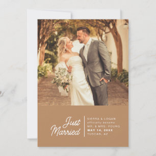 Gerade geheiratet - Flitterwochen-Foto-Hochzeitsan