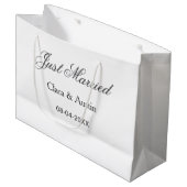 Gerade geheiratet Name des Paares Datum Jahr Hochz Große Geschenktüte (Vorderseite Schrägansicht)
