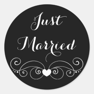 Gerade geheiratet Schwarz & Weiß Herz Hochzeit Runder Aufkleber