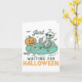Gerade Gewartet zu Halloween Funny Skeleton Spooky Karte (Gelbe Blume)