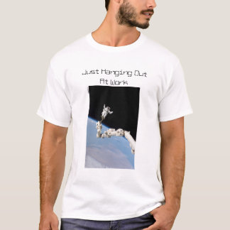 Gerade, heraus hängend bei der Arbeit T-Shirt
