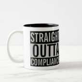 Gerade Outta Befolgung Zweifarbige Tasse (Links)