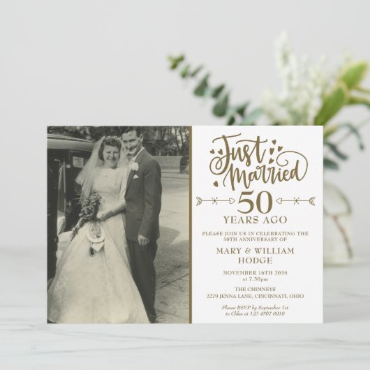 Gerade verheiratet 50 Jahre Jubiläum Hochzeit Foto Einladung (Stehend Vorderseite)