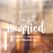 Gerade verheiratet elegante weiße Skript Hochzeits Fensteraufkleber (Blatt 2)