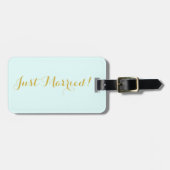 Gerade verheiratet im gepäckanhänger (Vorderseite horizontal)