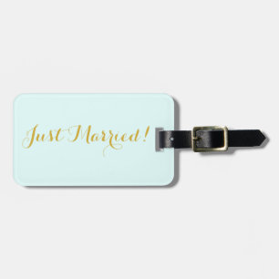 Gerade verheiratet im gepäckanhänger