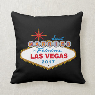 Gerade verheiratet in fabelhaftem Las Vegas 2017 Kissen