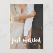 Gerade verheiratet Moderne Typografie Hochzeitssze Postkarte (Vorderseite)