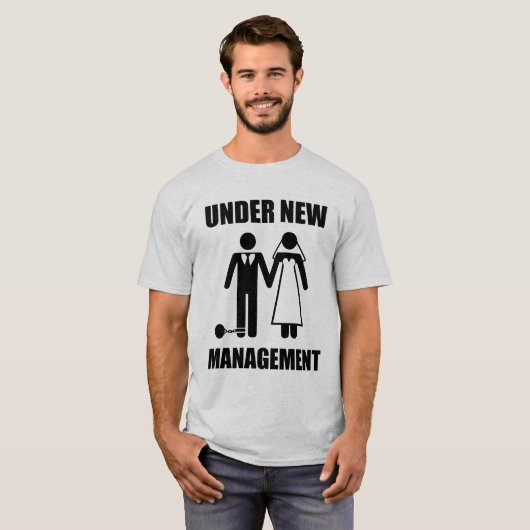 Gerade verheiratet, unter neuem Management T-Shirt (Vorne ganz)