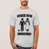 Gerade verheiratet, unter neuem Management T-Shirt (Vorderseite)