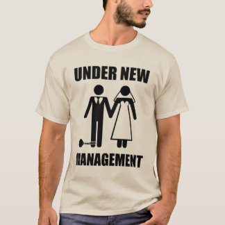 Gerade verheiratet, unter neuem Management T-Shirt
