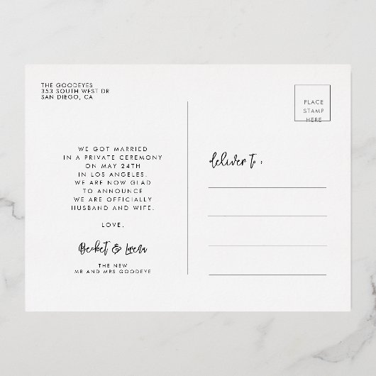 Gerade verheiratet Zeitgenössisches Foto schwarz u Folie Einladungspostkarte (Rückseite)