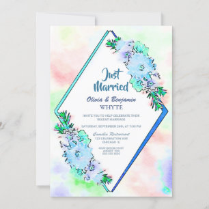 Gerade verheiratete blaue florale Hochzeitsfeier Einladung
