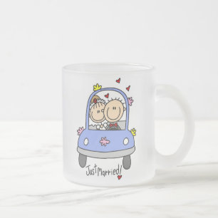 Gerade verheiratete Braut und Bräutigam-T - Shirts Mattglastasse