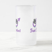 Gerade verheirateter formaler homosexueller Mann Mattglas Bierglas (Mittel)