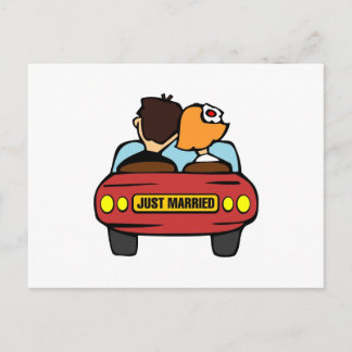 Gerade verheiratetes Auto und Paare Ankündigungspostkarte