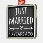 Gerade vor 10 Jahren verheiratet I Ornament Aus Metall (Links)