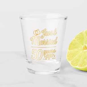 Gerade vor 50 Jahren verheiratet II Schnapsglas