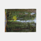Geradewegs durch den Misty Redwood Forest-S Fleecedecke (Vorderseite (Horizontal))