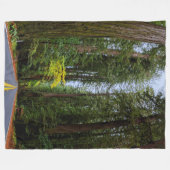 Geradewegs durch den Misty Redwood Forest-S Fleecedecke (Vorderseite (Horizontal))