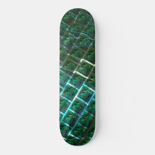 "gerahmte gröne Augen", Kratzer und blaues Gitter Skateboard (Vorderseite)
