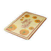 Gerahmte Grußkarte Happy Halloween Typografie Badematte (Schrägansicht)