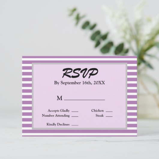 Gerahmte RSVP-Karte für lila/weiße Streifen RSVP Karte (Stehend Vorderseite)