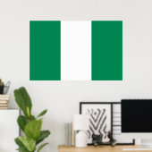Gerahmter Ausdruck mit nigerianischer Flagge Poster (Heimbüro)