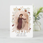Gerahmter Boho Floralarch Graduate Einladung (Stehend Vorderseite)