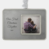 Gerahmtes Hochzeitssemble Foto Erstes Weihnachtsge Rahmen-Ornament Silber (Vorderseite)