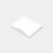 Gerahmtes Schreibpapier mit klassischem Bleistift Post-it Klebezettel (angewinkelt)