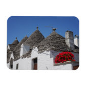 Geranium Blume und Trulli Häuser in Alberobello Magnet (Horizontal)